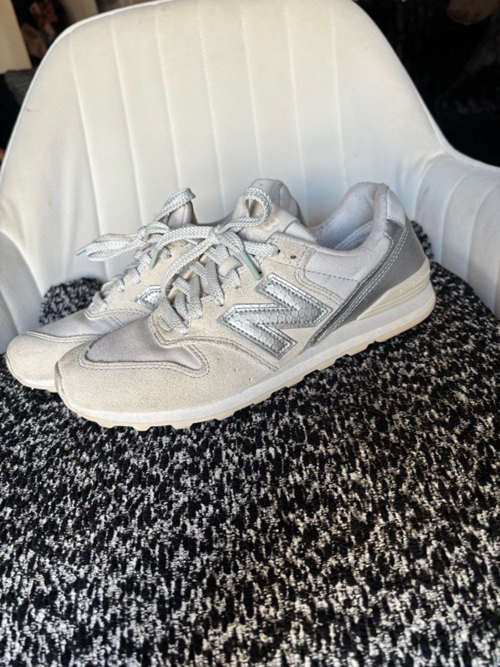 New Balance 996 Women's Silver Gray Suede Sneakers